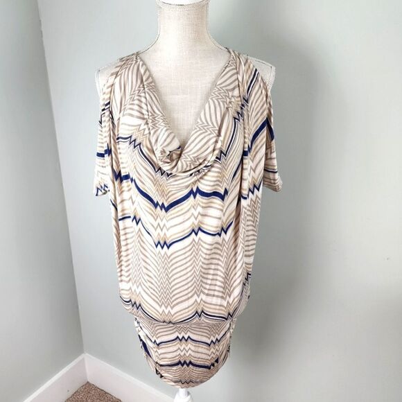 TART WOMEN'S FITTED COLD SHOULDER RUCHED DETAIL AZTEC DESIGN DRESS SIZE XS - Picture 1 of 7